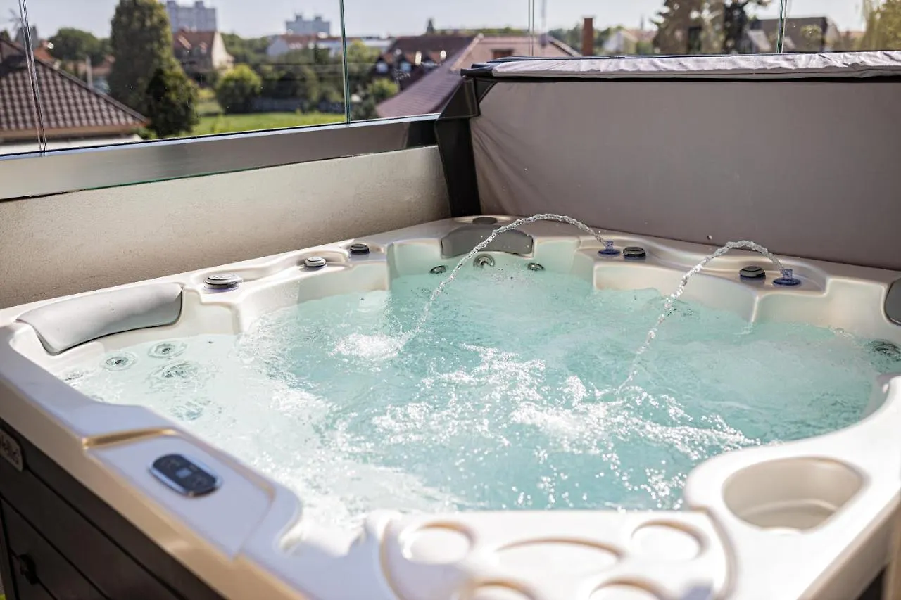 Tahiti Resort Apartments Hajdúszoboszló 0*,  Magyarország